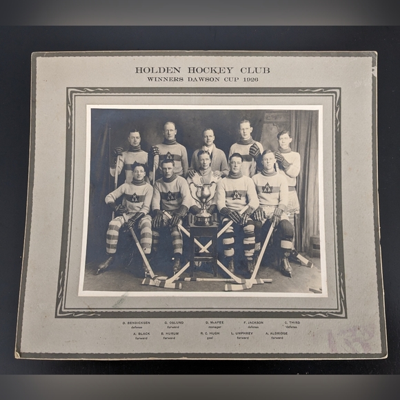 Vintage Holden Hockey Club Photo - Picture 1 of 2